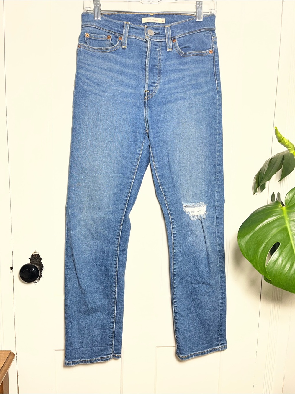 Levi’s Wedgie Straight Jeans 27 High Rise Distressed Light Wash Denim W27 L28 - Picture 2 of 5